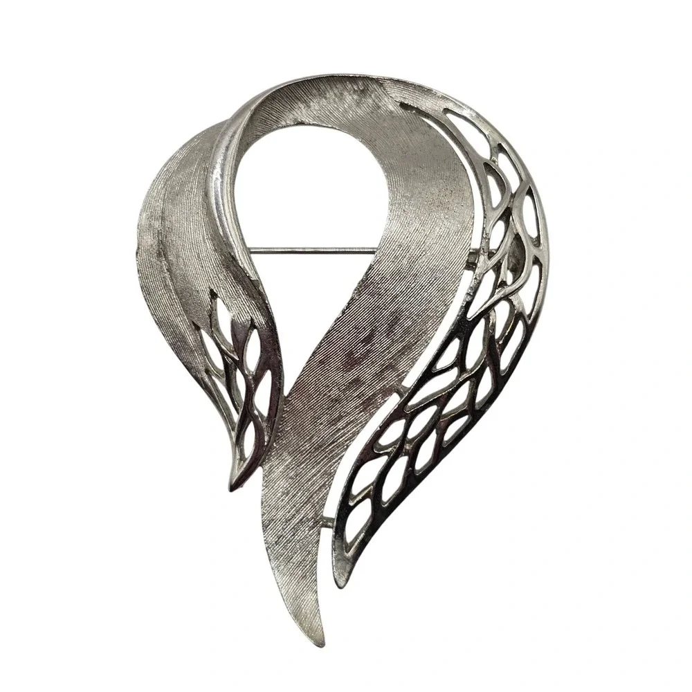 Abstract Ribbon Teardrop and Circle Brooch Silver Tone Openwork Sculptural 2pc